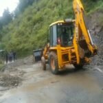 नैनीताल में बारिश का दौर जारी, जिले में कुल 14 सड़कें हो गई हैं बंद !