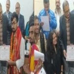नैनीताल : बेटा चुनाव जीते, इसलिए मां ने उसी कॉलेज में लिया एडमिशन, जीत के बाद छलके खुशी के आंसू